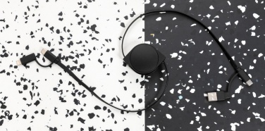 Logo trade ärikingituse pilt: RCS-standardi taaskasutatud plastik ja TPE 6-in-1 kaabel