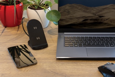 Logotrade ärikingitused pilt: RCS taaskasutatud plastist topeltpooliga juhtmevaba alus 15W