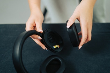 Logotrade firmakingitused pilt: Irvine RCS taaskasutatud ja parandatavad ANC juhtmevabad kõrvaklapid