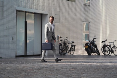 Logo trade ärikingitused foto: Bobby Bizzi vargusvastane seljakott ja kohver