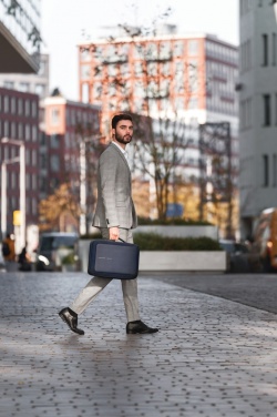 Logo trade ärikingid foto: Bobby Bizzi vargusvastane seljakott ja kohver