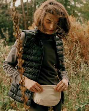 Logotrade ärikingid pilt: Iqoniq Meru naiste taaskasutatud polüestrist vest