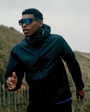 Logotrade firmakingitused pilt: Iqoniq Logani taaskasutatud polüestrist tuulejope