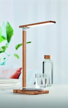 Logo trade reklaamkingituse pilt: Lauavalgusti ja laadija 10W