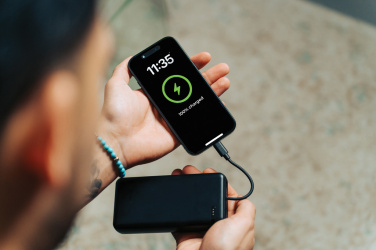 Logotrade reklaamkingituse foto: Urban Vitamin Menlo Park RCS plastist 20 000 akupank