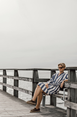 Logotrade firmakingituse foto: VINGA Ornos GRS hommikumantel S/M