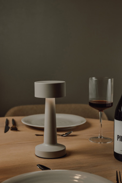 Logo trade meene pilt: VINGA Maris RCS metallist ja taaskasutatud ABS-ist laualamp