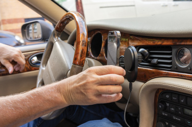 Logo trade reklaamkingituse pilt: PowerCruze RCS plastikust 15W magnetiga laadija autohoidik