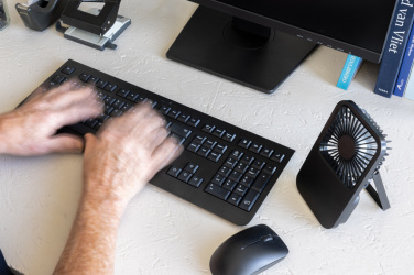 Logo trade reklaamkingituse pilt: Aervina RCS taaskasutatud plastist laetav lauaventilaator