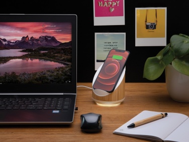 Logotrade mainoslahjat ja liikelahjat tuotekuva: Ovate bambuinen 5W kaiutin 15W langattomalla laturilla