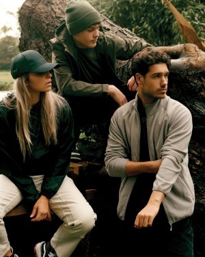 Logo trade mainostuote kuva: Iqoniq Logan kevyt takki kierrätyspolyesteristä