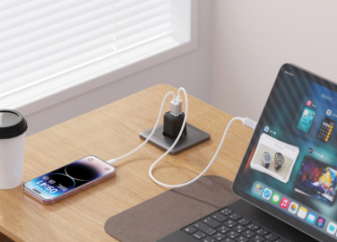 Logotrade mainoslahjat kuva: Urban Vitamin Monterey RCS 20W GAN laturi