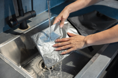 Logotrade mainostuote tuotekuva: Snackstrap AWARE™ RPET taitettava eväslaukku 30x20CM