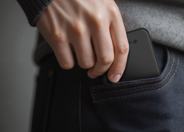 Logo trade liikelahjat mainoslahjat kuva: Urban Vitamin Pomona Qi2.2 25 W magneettinen varavirtalähde