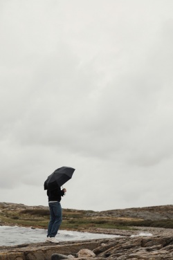 Logotrade profilprodukter bild: "VINGA Baltimore AWARE™ RPET 21"" paraply"